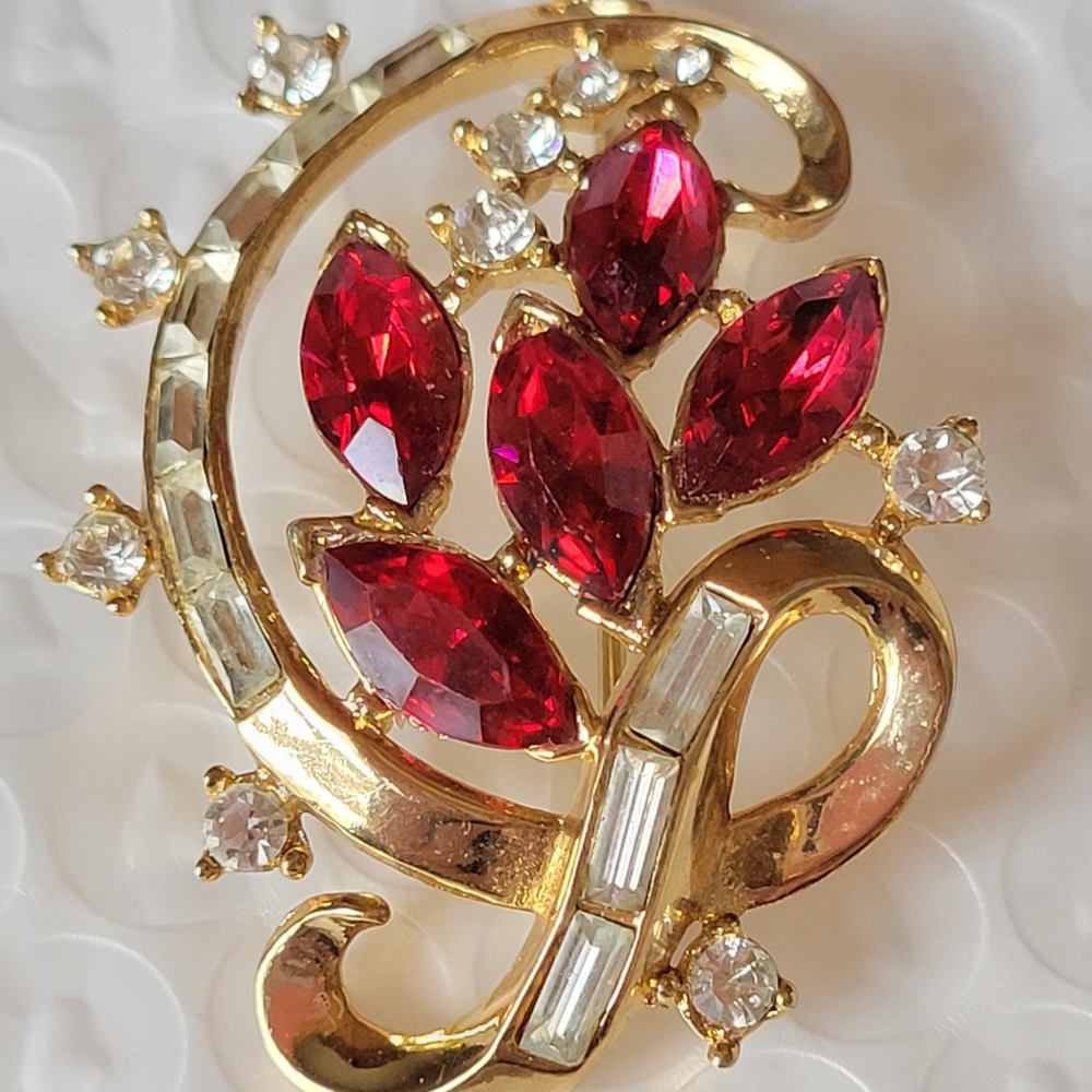Vintage Trifari Brooch Pat Pending Red Rhinestone Alfred Philippe 40s 50s